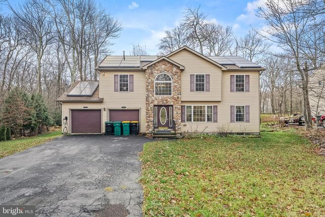 2127 WARWICK CIR, Tobyhanna, PA 18466