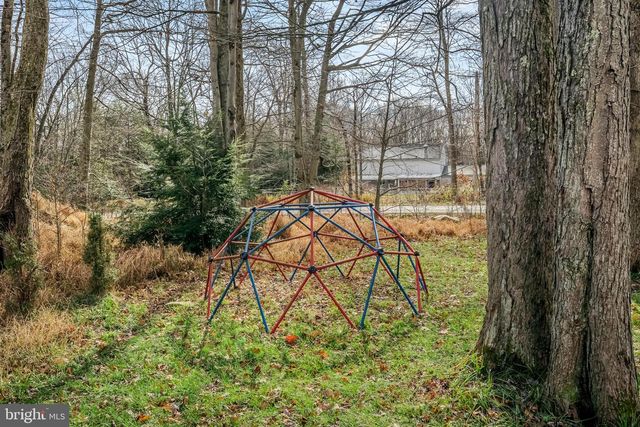 2127 WARWICK CIR, Tobyhanna, PA 18466