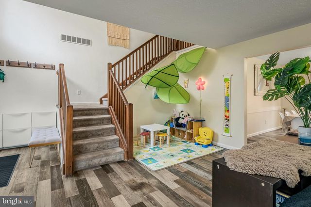 2127 WARWICK CIR, Tobyhanna, PA 18466