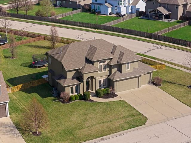 503 NE Legacy Wood Circle, Lee's Summit, MO 64086