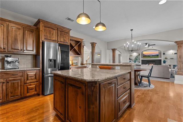 503 NE Legacy Wood Circle, Lee's Summit, MO 64086