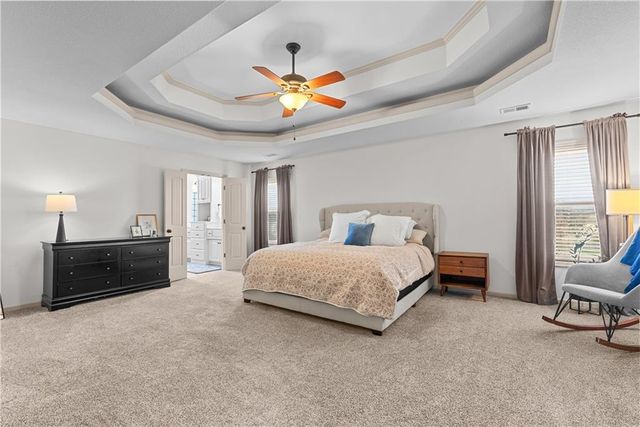 503 NE Legacy Wood Circle, Lee's Summit, MO 64086