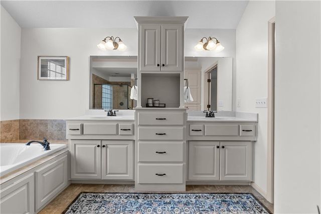 503 NE Legacy Wood Circle, Lee's Summit, MO 64086