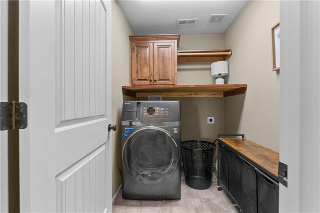 503 NE Legacy Wood Circle, Lee's Summit, MO 64086