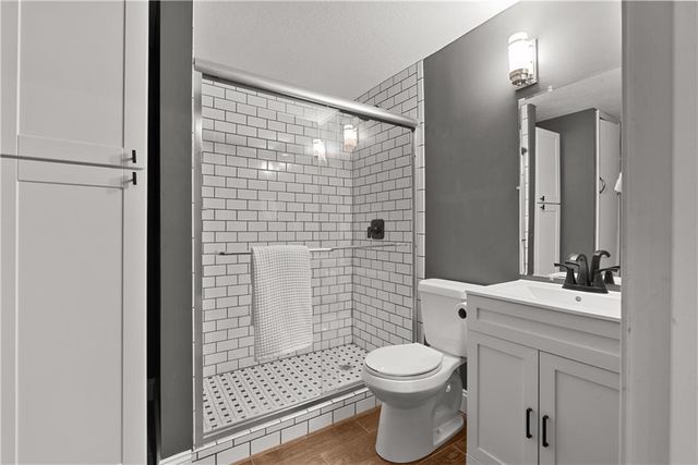 503 NE Legacy Wood Circle, Lee's Summit, MO 64086