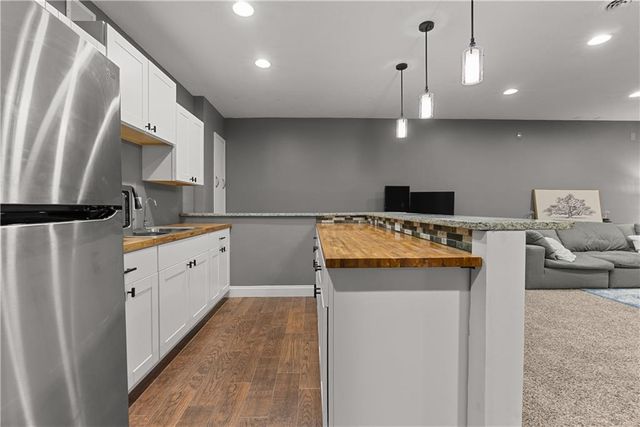 503 NE Legacy Wood Circle, Lee's Summit, MO 64086