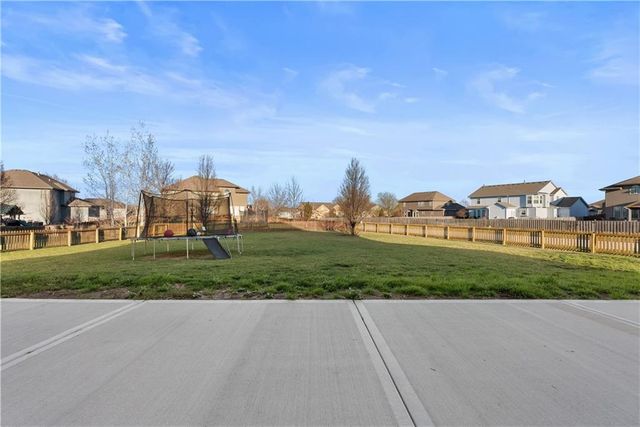 503 NE Legacy Wood Circle, Lee's Summit, MO 64086