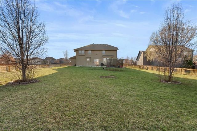 503 NE Legacy Wood Circle, Lee's Summit, MO 64086