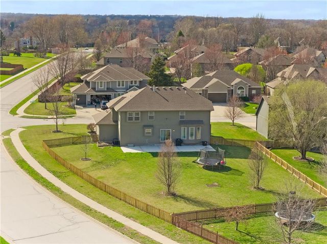 503 NE Legacy Wood Circle, Lee's Summit, MO 64086