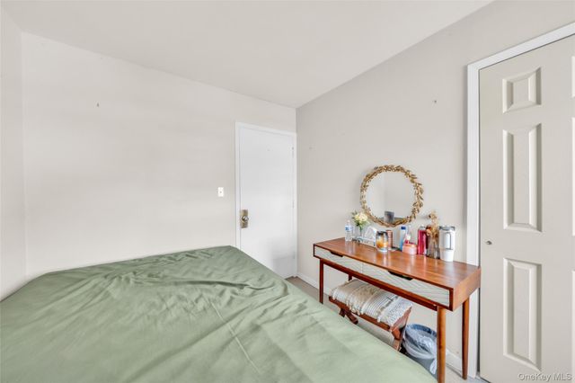 290 Lowndes Avenue C, Huntington Station, NY 11746