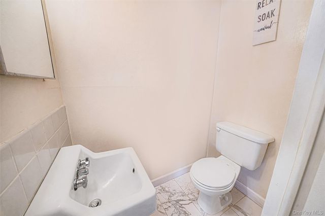 290 Lowndes Avenue C, Huntington Station, NY 11746