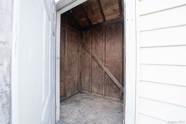 290 Lowndes Avenue C, Huntington Station, NY 11746