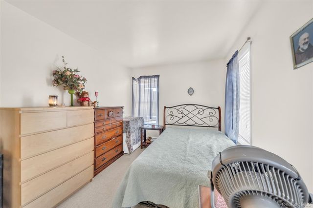 290 Lowndes Avenue C, Huntington Station, NY 11746