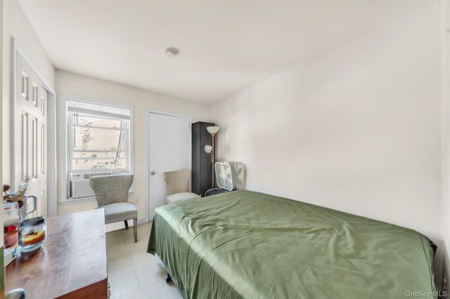 290 Lowndes Avenue C, Huntington Station, NY 11746