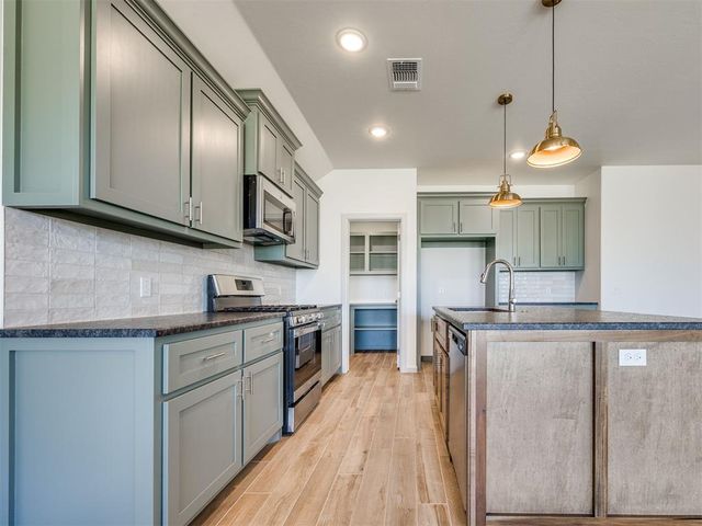 8313 NW 162nd Street, Edmond, OK 73013