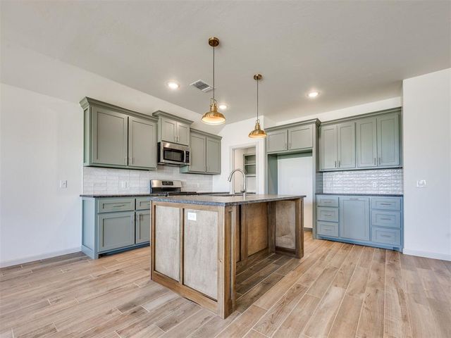 8313 NW 162nd Street, Edmond, OK 73013