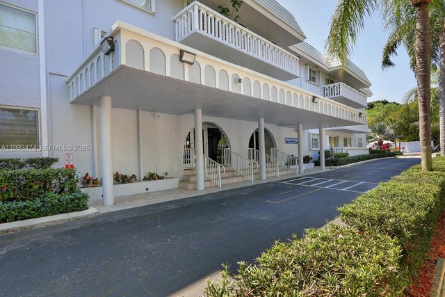 100 Edgewater Dr 207, Coral Gables, FL 33133