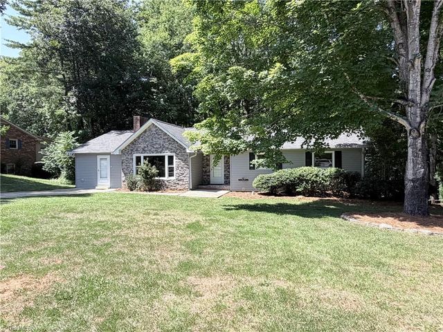 222 Pleasantview Drive, King, NC 27021