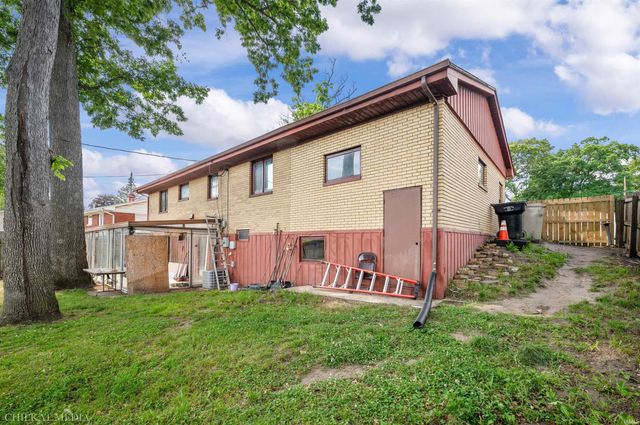 3718 Surrey Lane, South Bend, IN 46628
