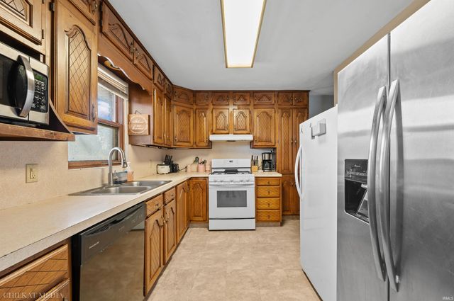 3718 Surrey Lane, South Bend, IN 46628
