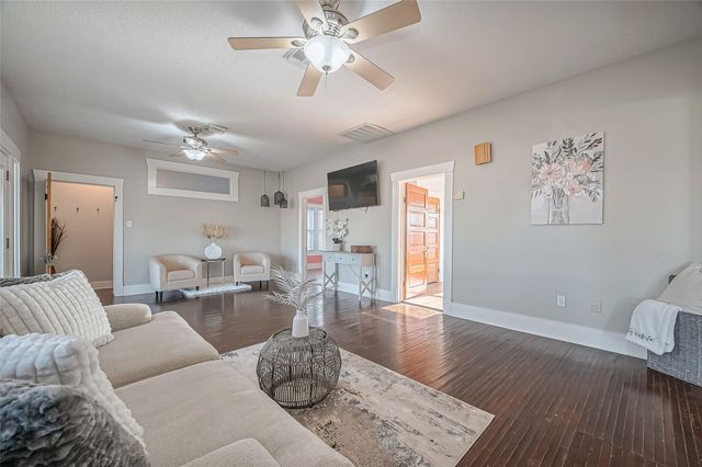 206 S Idaho Street, La Porte, TX 77571