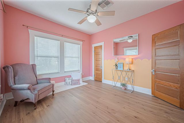 206 S Idaho Street, La Porte, TX 77571