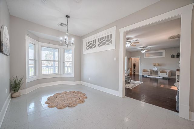 206 S Idaho Street, La Porte, TX 77571
