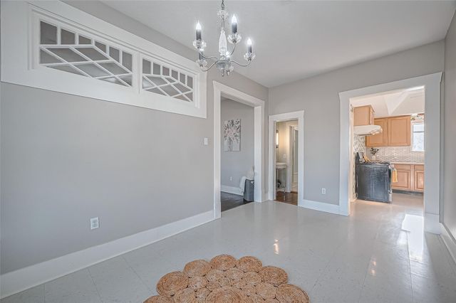 206 S Idaho Street, La Porte, TX 77571