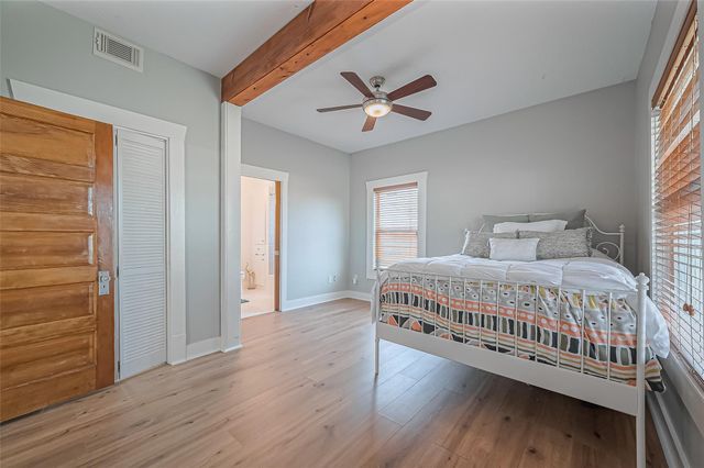 206 S Idaho Street, La Porte, TX 77571