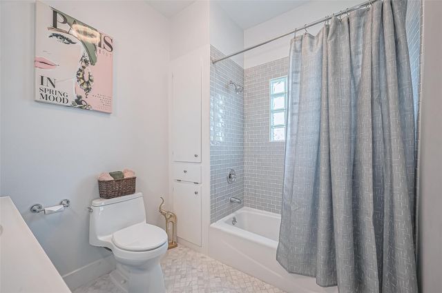 206 S Idaho Street, La Porte, TX 77571