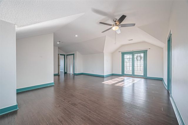 206 S Idaho Street, La Porte, TX 77571