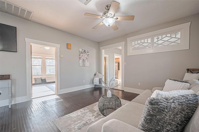 206 S Idaho Street, La Porte, TX 77571