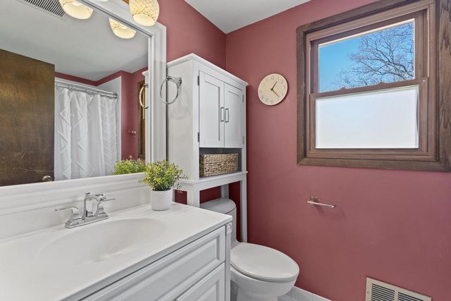 2904 Tensleep TERRACE, Waukesha, WI 53188