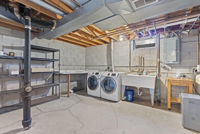2904 Tensleep TERRACE, Waukesha, WI 53188