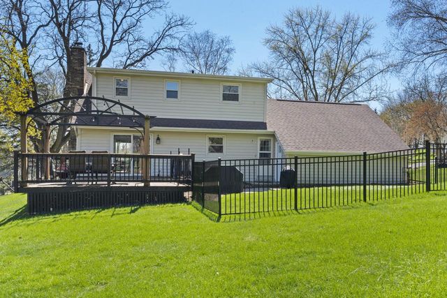 2904 Tensleep TERRACE, Waukesha, WI 53188