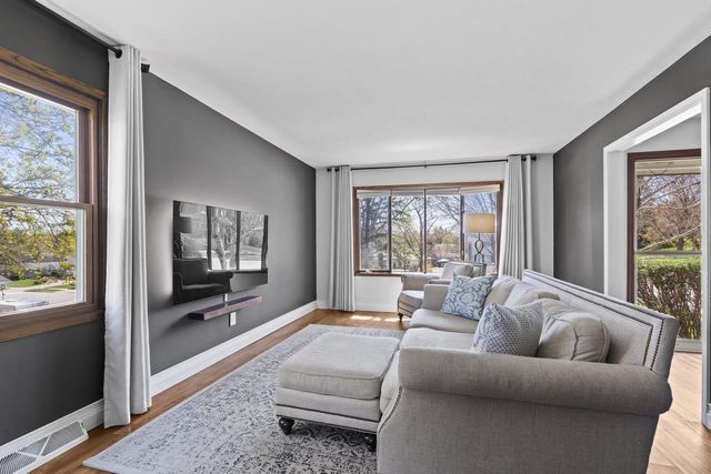 2904 Tensleep TERRACE, Waukesha, WI 53188