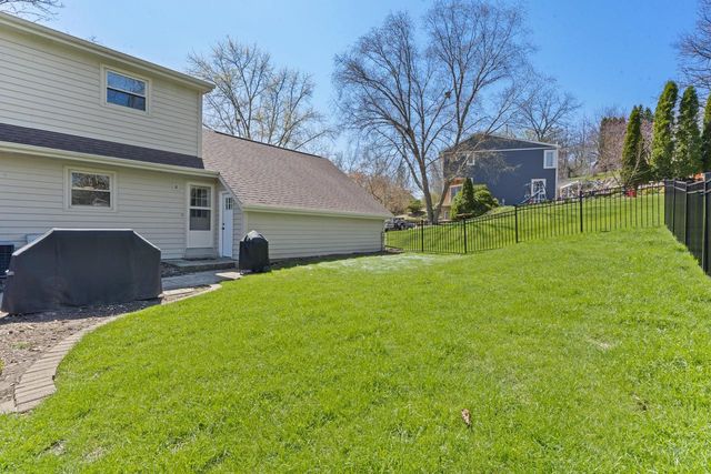 2904 Tensleep TERRACE, Waukesha, WI 53188