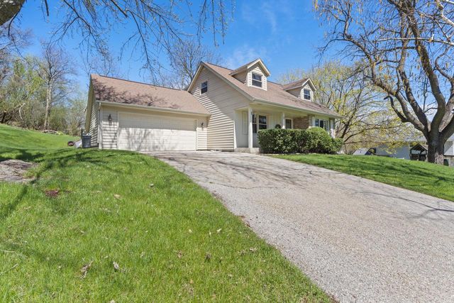 2904 Tensleep TERRACE, Waukesha, WI 53188