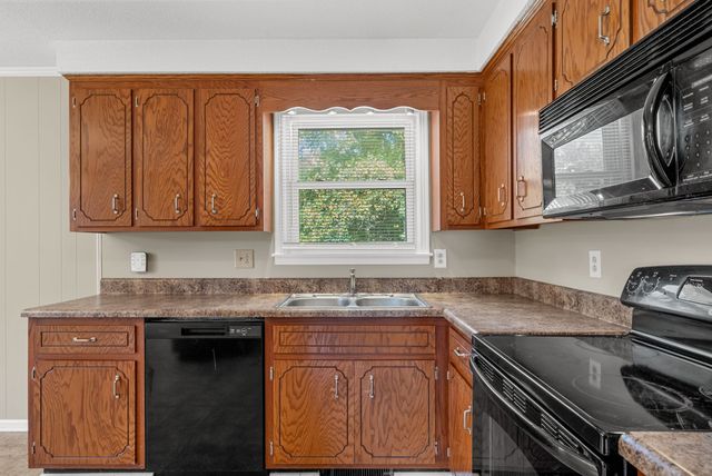 809 Pollard Rd, Clarksville, TN 37042