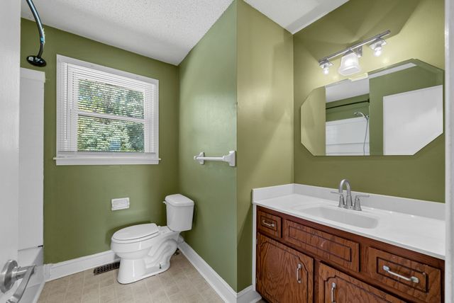 809 Pollard Rd, Clarksville, TN 37042