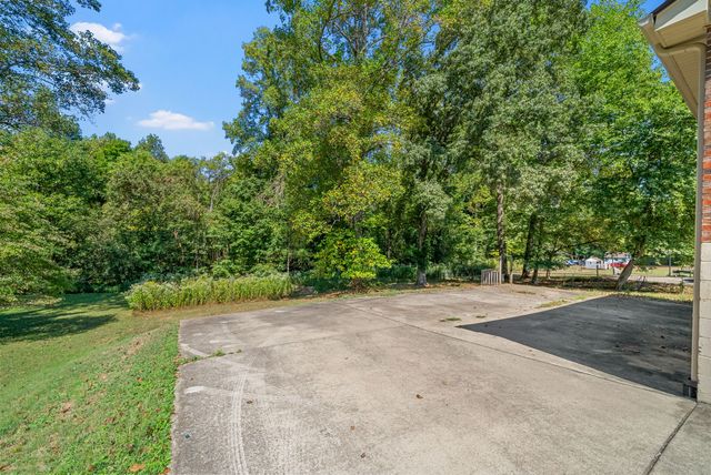 809 Pollard Rd, Clarksville, TN 37042