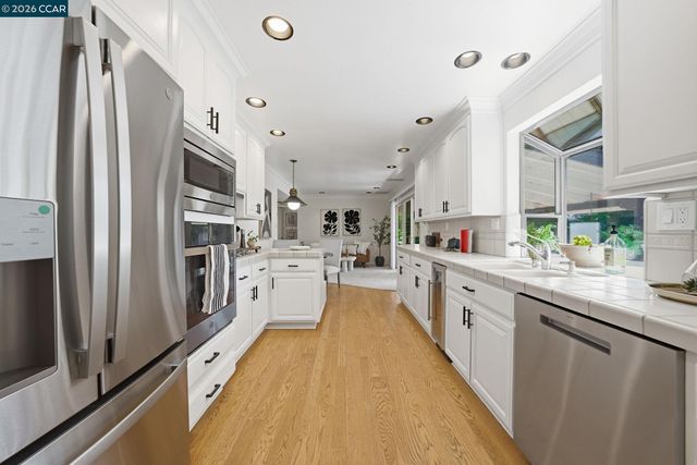417 Persimmon Rd, Walnut Creek, CA 94598