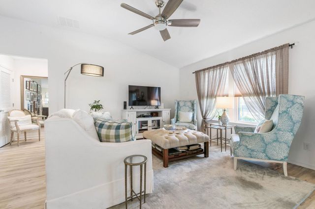 18 Las Casitas Blvd, Palm Coast, FL 32137