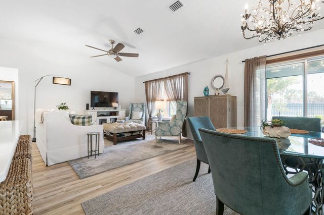 18 Las Casitas Blvd, Palm Coast, FL 32137