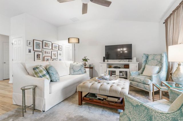 18 Las Casitas Blvd, Palm Coast, FL 32137