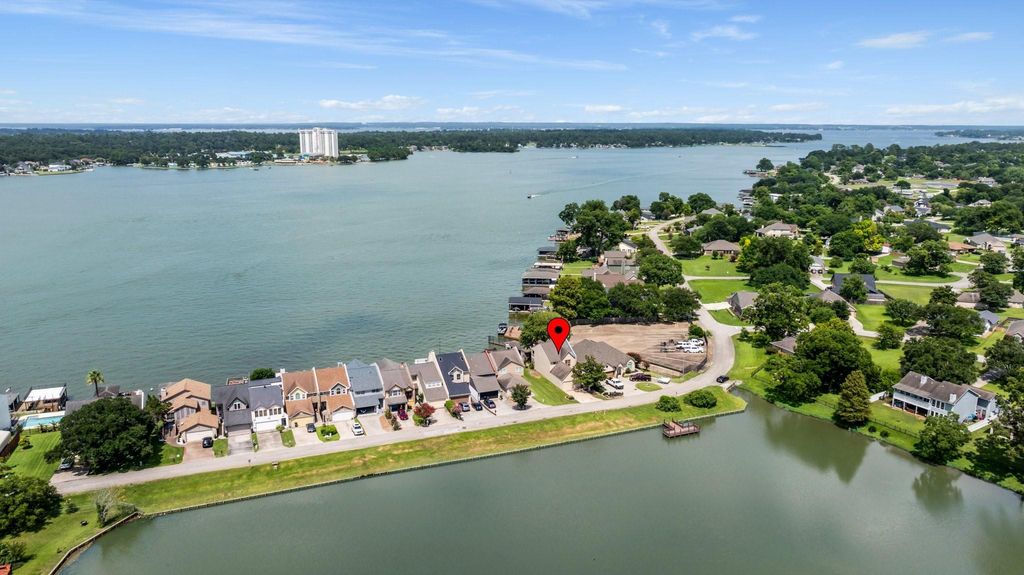 1130 Lake View Drive, Montgomery, TX 77356
