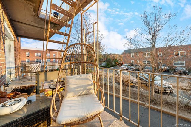 90 Park Avenue S B6, Rockville Centre, NY 11570