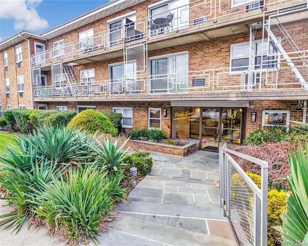 90 Park Avenue S B6, Rockville Centre, NY 11570