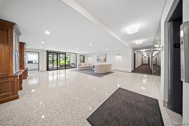 90 Park Avenue S B6, Rockville Centre, NY 11570