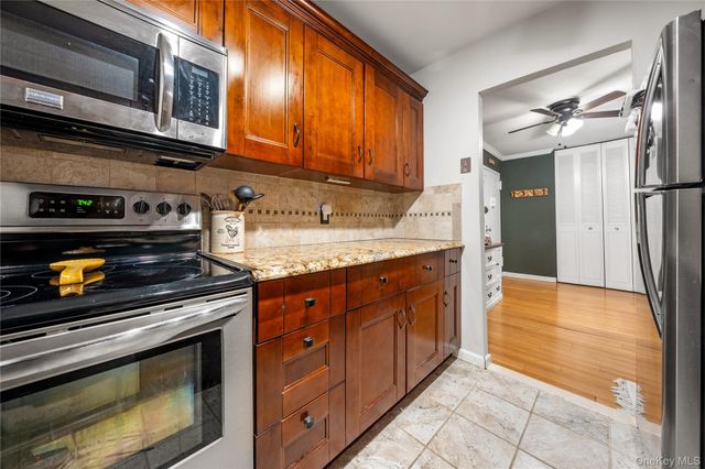 90 Park Avenue S B6, Rockville Centre, NY 11570